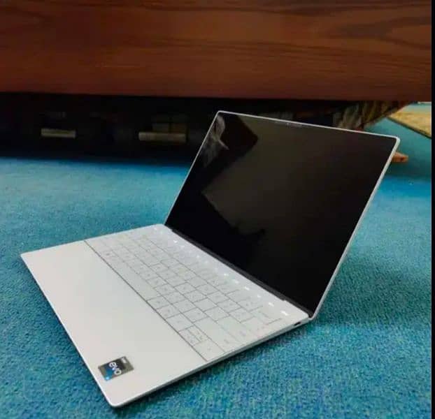 dell laptops Core i5 11th Gen (32/512gb ssd ) 4gb Graphics apple i7 i