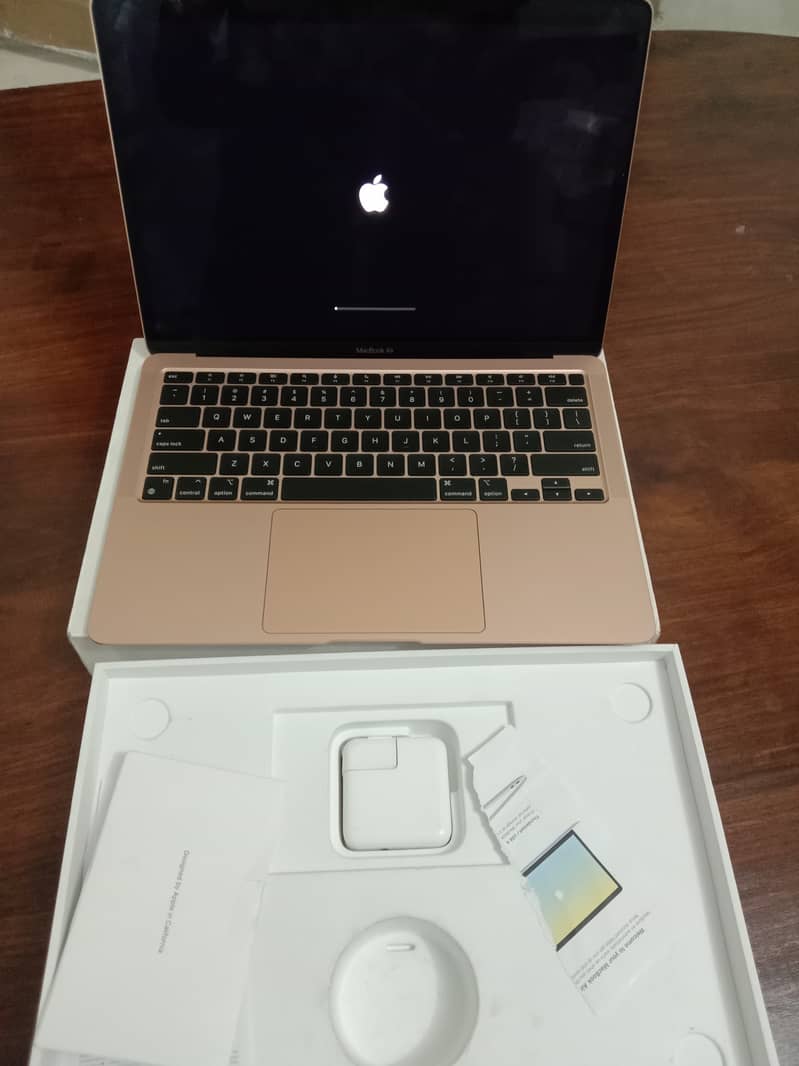 MacBook air 2020 8/256 13 inch