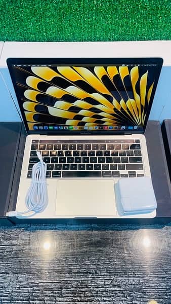 Macbook Pro 2020 M1 Chip 13”inch 16gb Ram 1Tb Ssd
