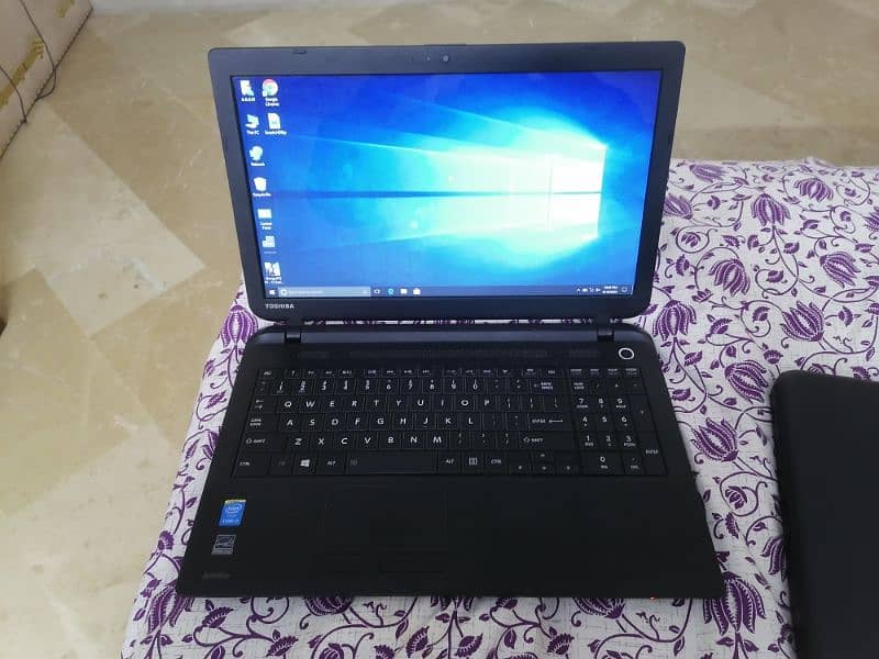 Toshiba core i3, 4th gen, 4 gb ram, 320 gb hdd