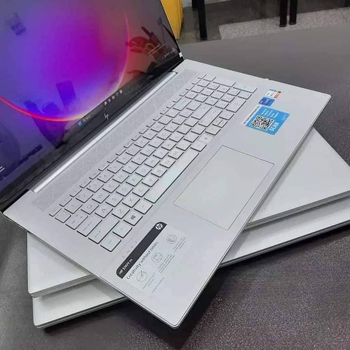 Core i7 11th Generation with pen and original Badge