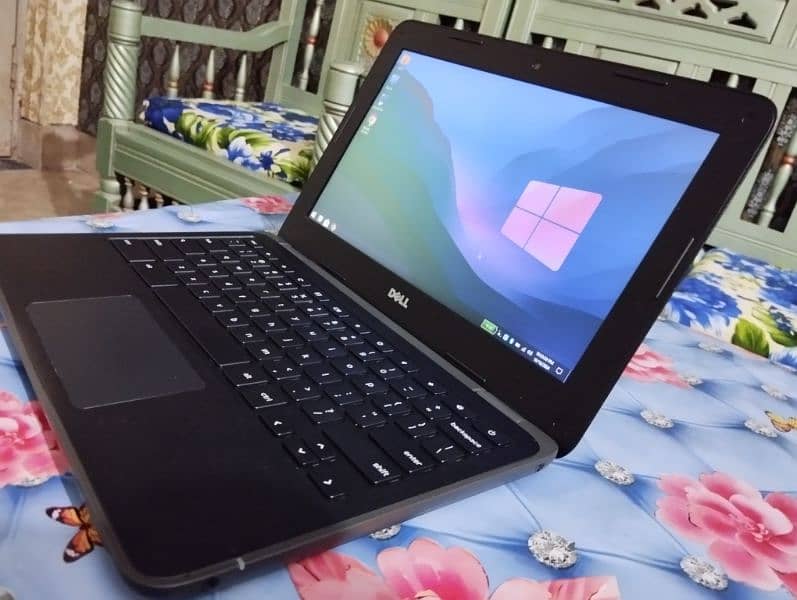Dell 3180 Chromebook With 4Gb Ram + 16GB Rom , Windows 10