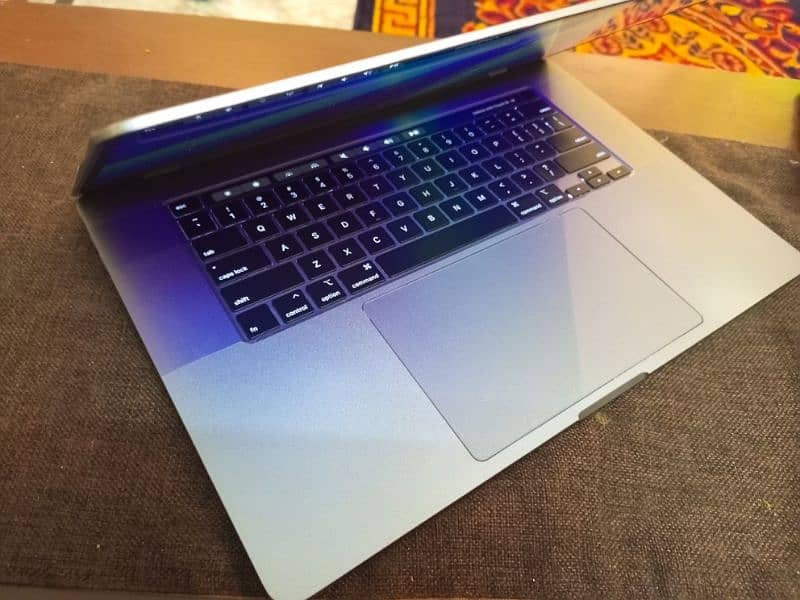 Macbook Pro 2019 16inch, ci9, 1TB, 16Gb