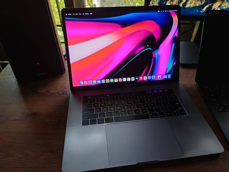 MacBook Pro 15 inch 2017, Space Grey