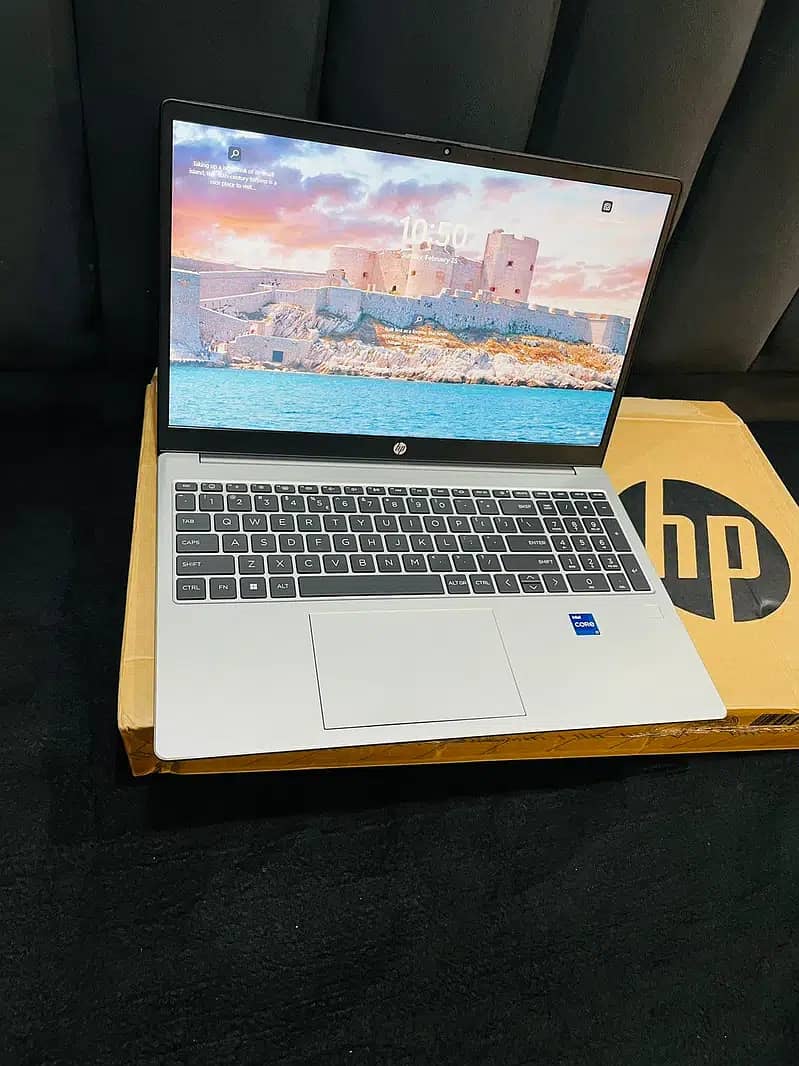 dell laptops Core i5 11th Gen (32/512gb ssd ) 4gb Graphics apple i7 i