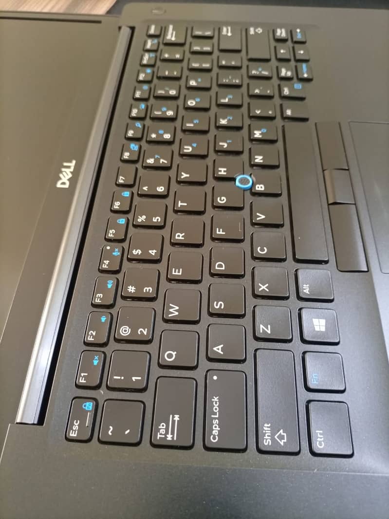 Dell Latitude 7490 Cor i7-8th Gen 8GB 256GB 15 Days Check Warranty
