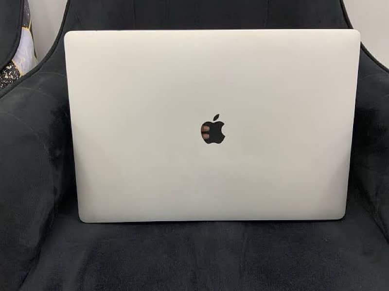 **MacBook Air 2019 8GB RAM 256GB SSD Laptop with Retina Display**