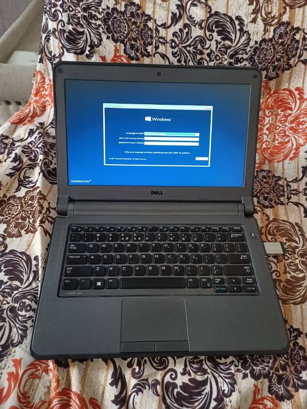Dell 5th generation laptop 4gb ram 500gb HDD 3hr battery camera