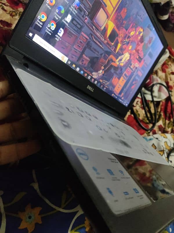 DELL Inspiron core i7 7 generation machine with 2 gb graphics card .