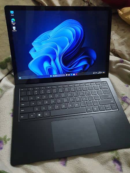 Microsoft surface laptop 5 14"