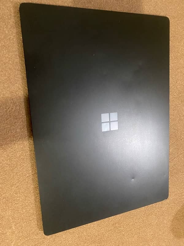 Microsoft Surface A1979 ()
