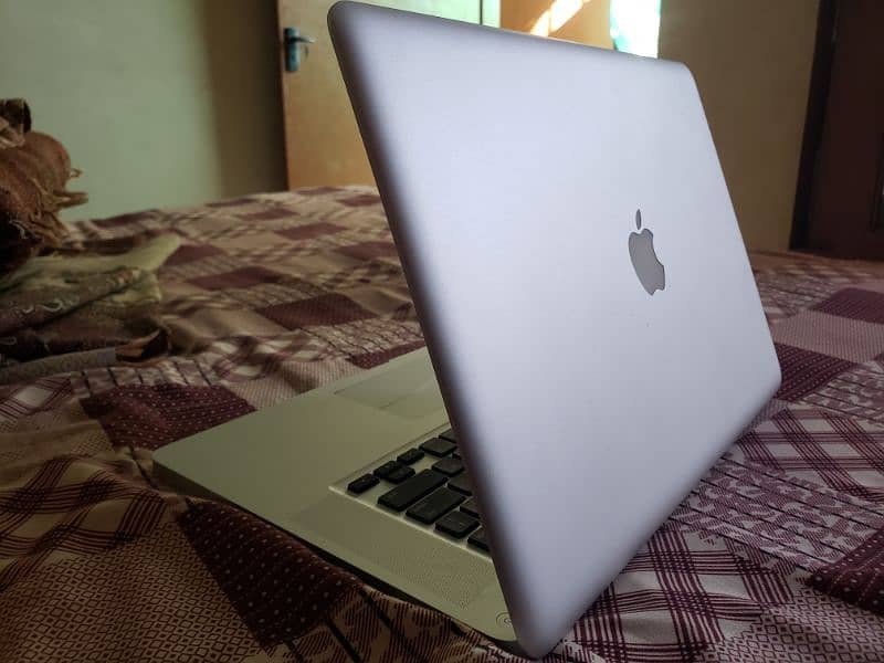 Macbook Pro 2012 i7 3rd gen 16 Gb Ram 160 GB Rom