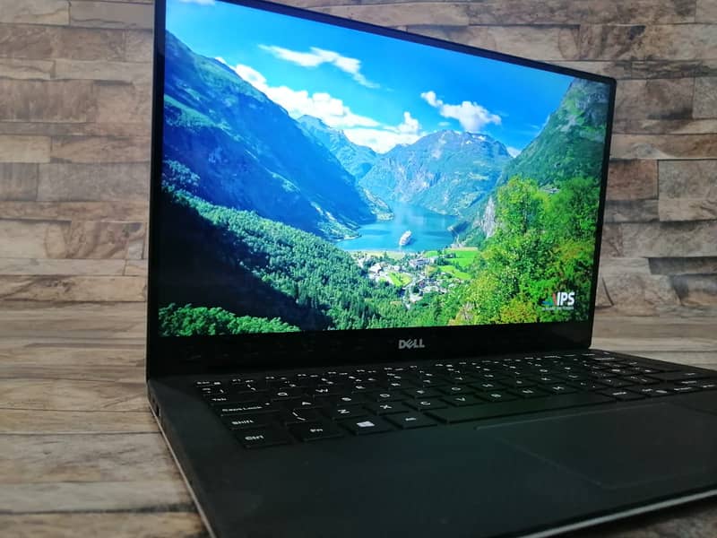 Dell XPS 13 9360 Ultra Hi End 13.3″ FHD  Core i5 7th Gen 256GB 8GB