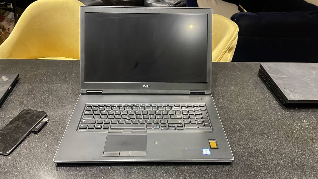 Dell Precision 7730 Mobile Workstation  Intel Core i5-8th Gen