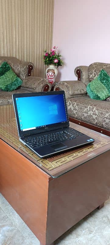 Dell core i7 4th generation 8gb ram 256gb SSD 2gb graphic card amd