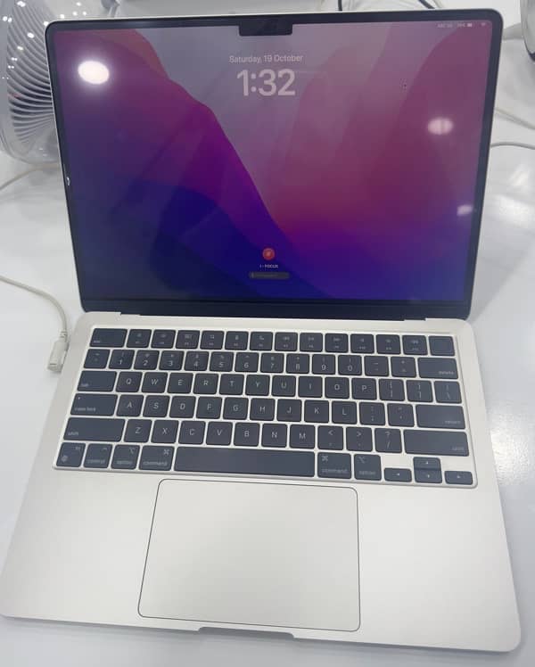 MACBOOK AIR M2 8/256GB Brand new, Non active