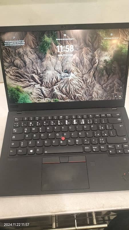 X1 Carbon i7, 10th gen,  16 GB (DDR4) ,  1 TB SSD