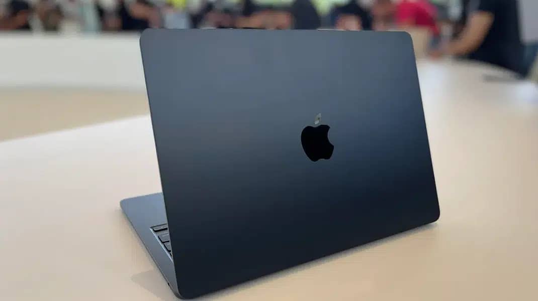 Apple Macbook Air 2022 M2 13.6" 256GB MLY33LL Midnight
