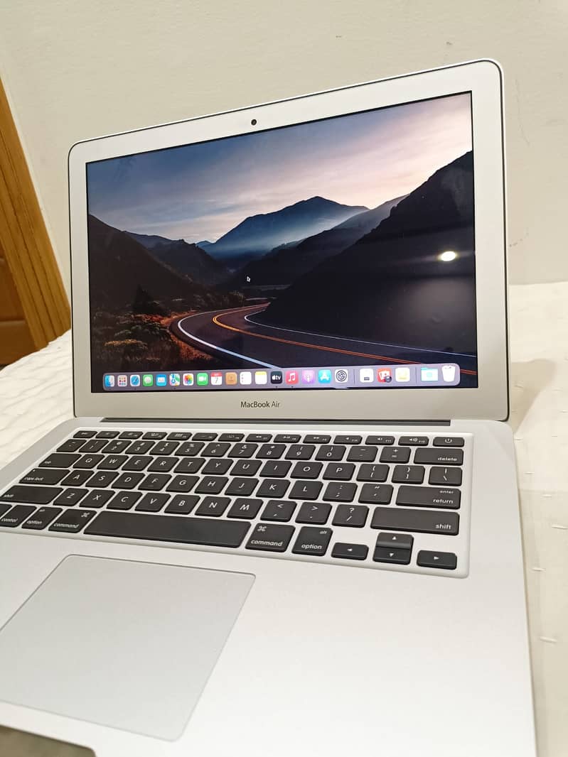APPLE MACBOOK Air 2017 US Import- Lapto for sale