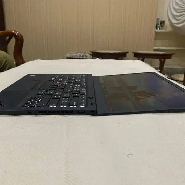 Grab a limited offer of Lenovo X1 Carbon