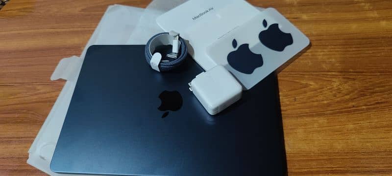 Macbook Air M3 8Gb 256GB Brand New device