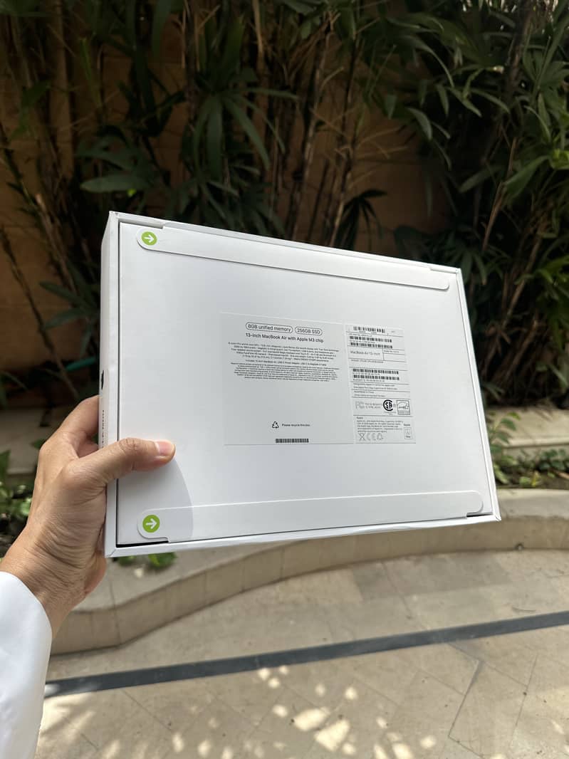 Macbook Air 2023 M2 15.3 inch  8/512 - Starlight/MDN/SG - NEW SEALED!