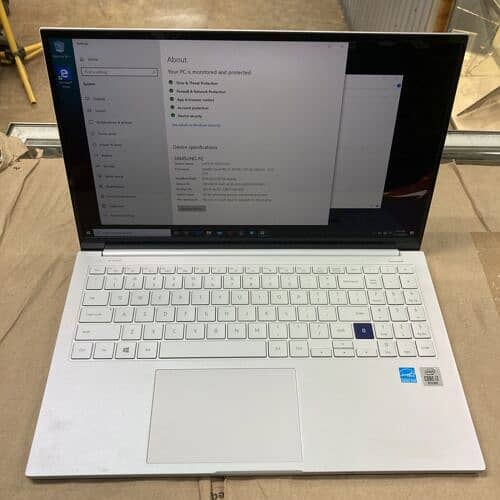 Dell laptop Core i7 11th Generation ` apple i5 10/10 i3 100% conditn