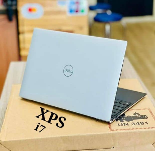 Dell XPS IPS Core i7 7th Generation (Ram 8GB + SSD 256GB) Border Less