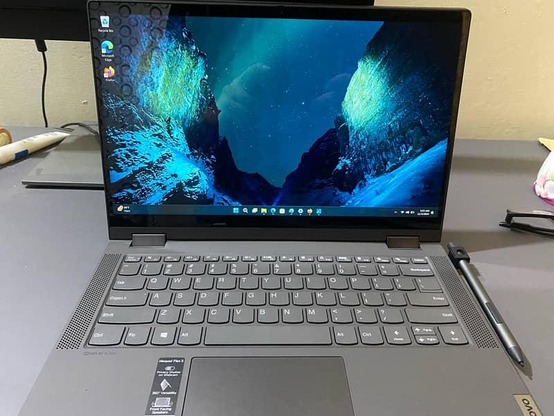 Lenovo Flex 5 ryzen 7 4700 14” 2-in-1 Touchscreen Convertible