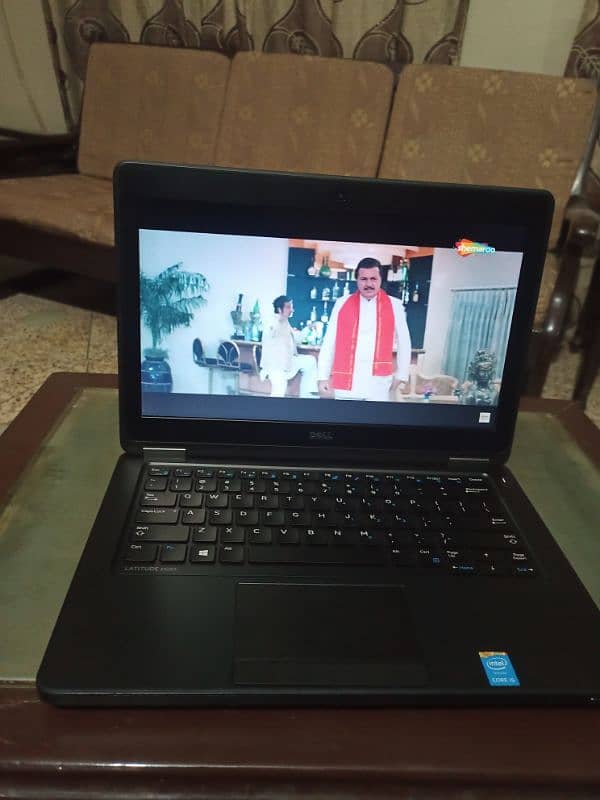 dell latitude 5250 Ci5 5th generation 4 gb ram 128;gb SDC