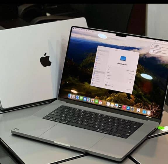 Apple Macbook Pro  Apple M1 Max Chip, 32GB 1TB SSD
