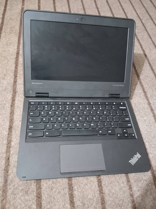 lenovo Chromebook 11e available in Playstore and Window's version