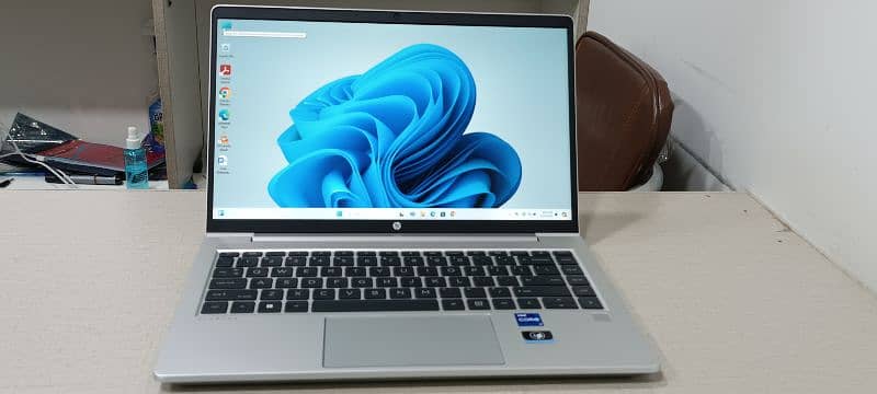 Hp probook 440g10 ci7 13Th gen 13.3