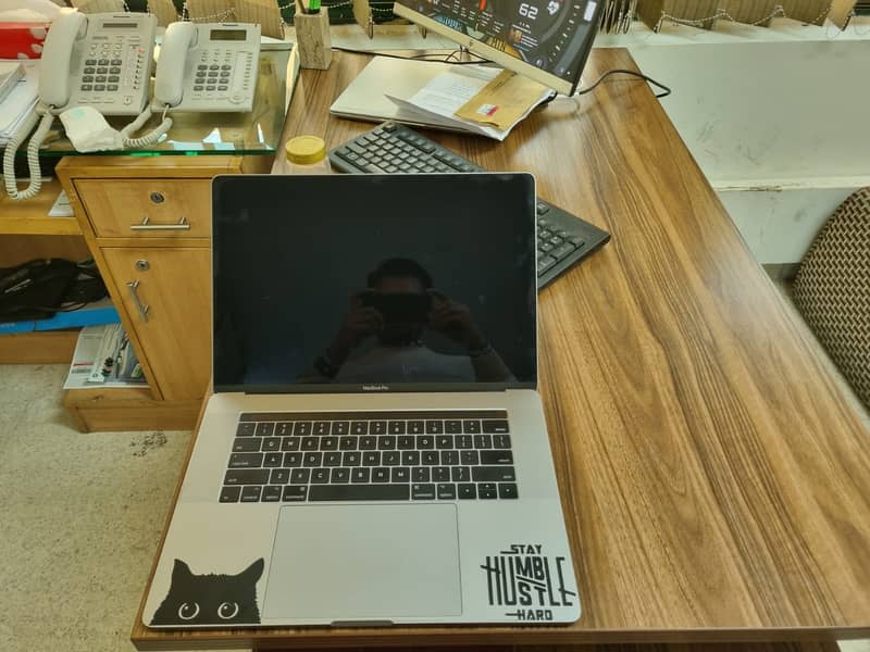Apple Laptop, MacBook Pro2017,Core i7,16GB Ram,512GB SSD,15'' Touchbar