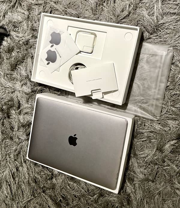 MacBook Air 2020 M1 8GB / 256 GB