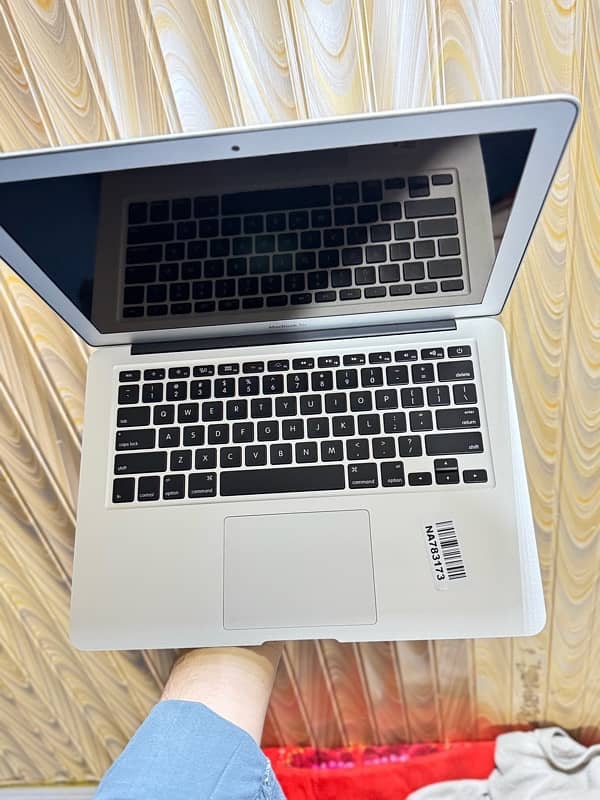MacBook Air 2017 model 13 inch  core i7 ram 8 128 ssd condition cycle1