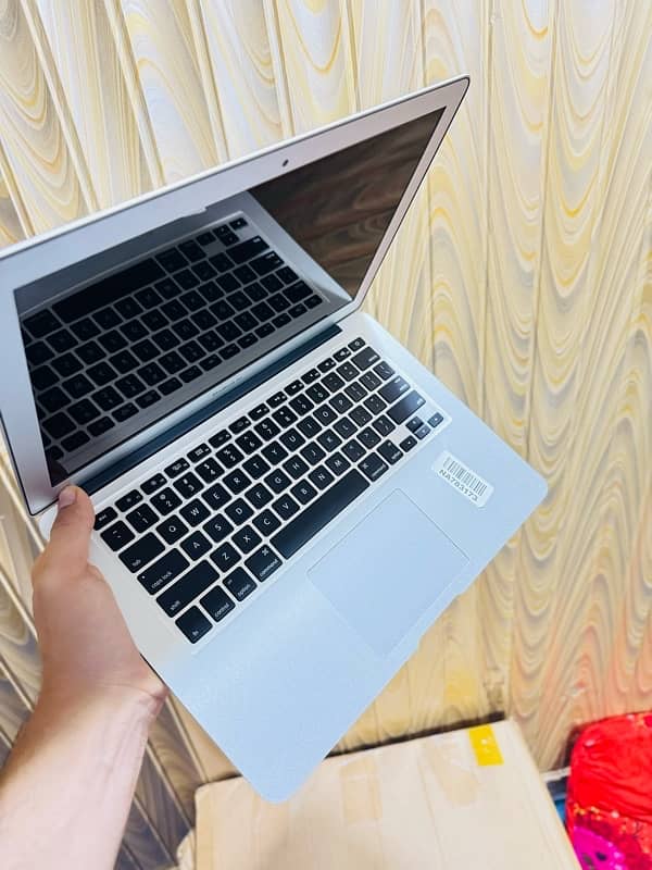 MacBook Air model 2017 13 inch core i5 ram 8 128 ssd  10by10 condition