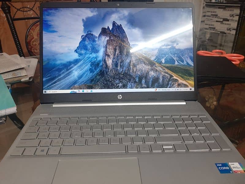 Core i5, 11-Gen, 3GB graphic card builtin