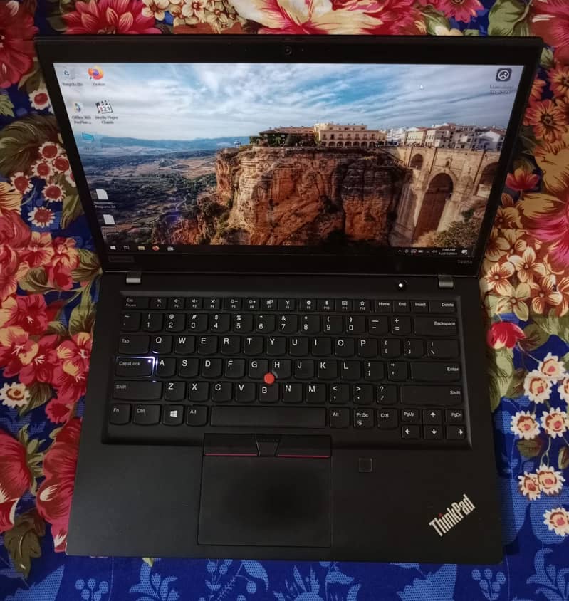 Lenovo Ryzen 7 16GB-RAM 256GB NVMe 2GB Graphic Card 4K Display 14inch