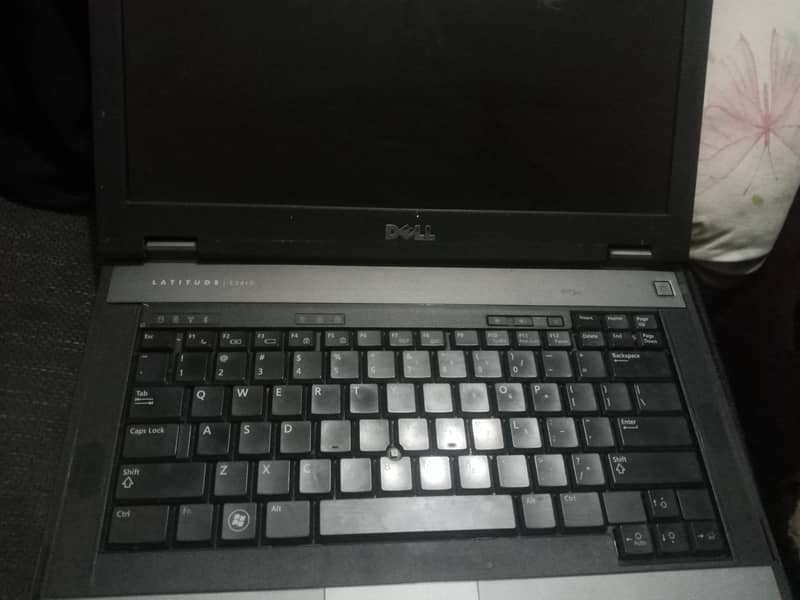 Dell i5 first generation used 2 GB ram battery perfect speakers are de