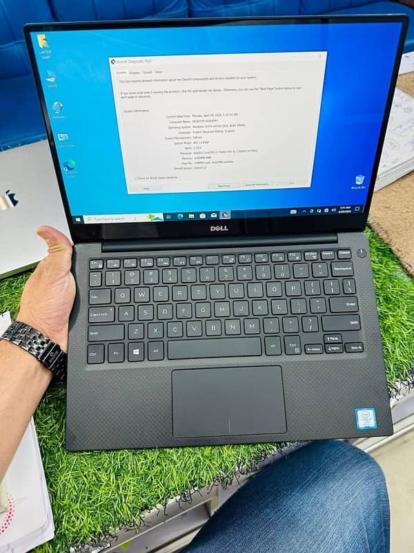 XPS 13 (CORE I7 8th GENERATION) (512GB NVME SSD) 10/10 CONDITION. .