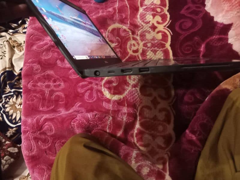 i am sell laptop kindly need money urgently sell