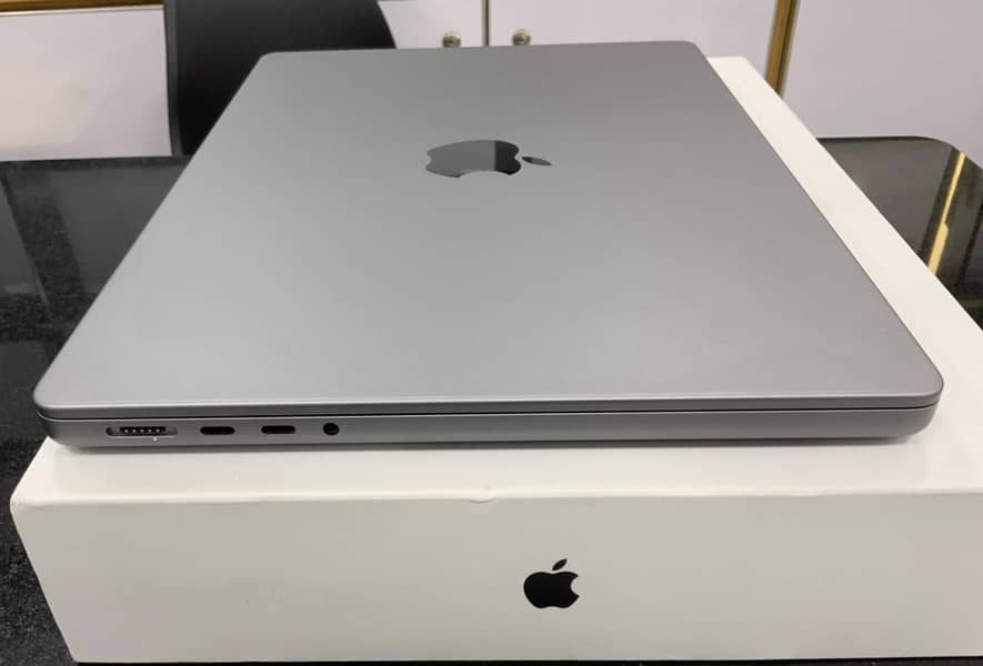Apple MacBook Pro Used like new M1 16GB RAM 512GB Storage