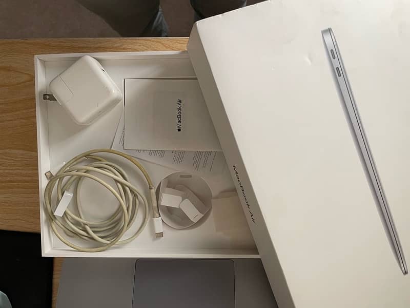 Macbook Air M1 8/256 13.3"