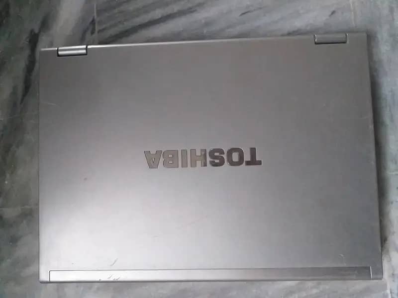 *LAPTOP*   TOSHIBHA