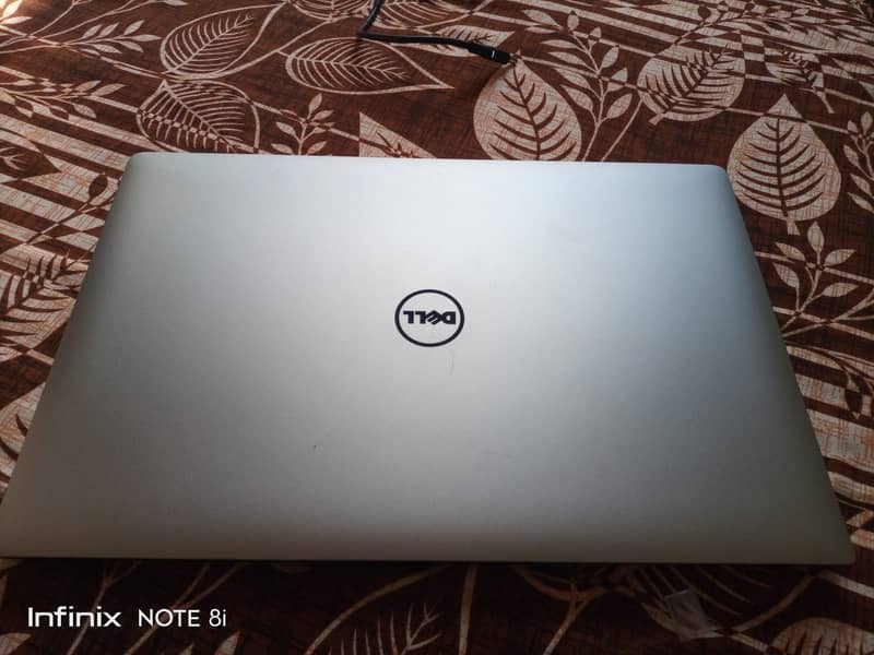 Dell XPS 15 9560 15.6"(512GB SSD, Intel Core i7-7700HQ, 2.8 GHz, 16GB