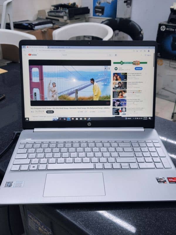 Hp pavilion 15s RYZEN 5 5500 with Radeon 4 gb dedicated card