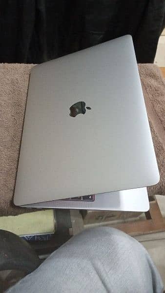 MacBook Pro 2016 / 2017 13 Inch Touch Bar / Non Touch Bar