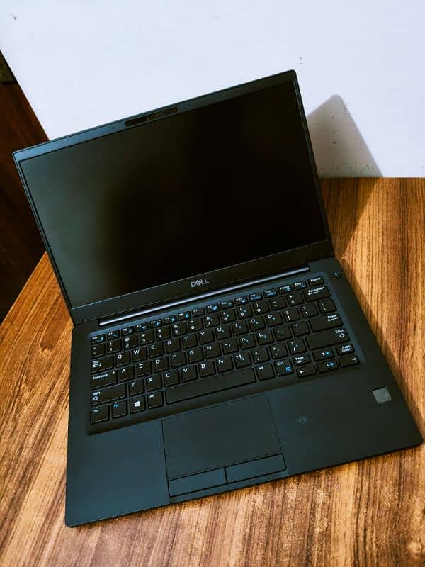 Dell laptop (Latitude 7390) 16/512 Touch Display