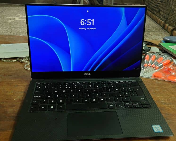 Dell XPS 13 9370  8 gb ram and 256 nvme  condition is 10/10